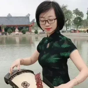 Nguyễn Thị Thùy Linh - Vietnamese Poetess